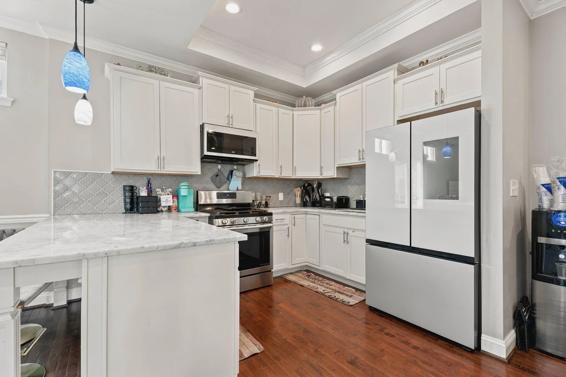 Photo of 4501 FOREST VIEW AVENUE