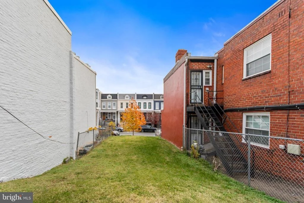 Photo of 1018 4TH STREET NE