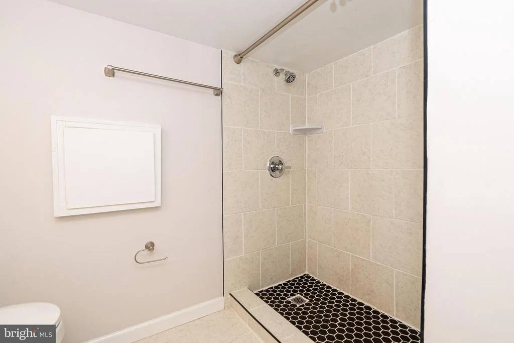 Photo of 5107 LAUREL AVENUE