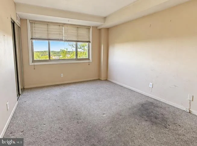 Photo of Unit 708 at 4410 OGLETHORPE STREET