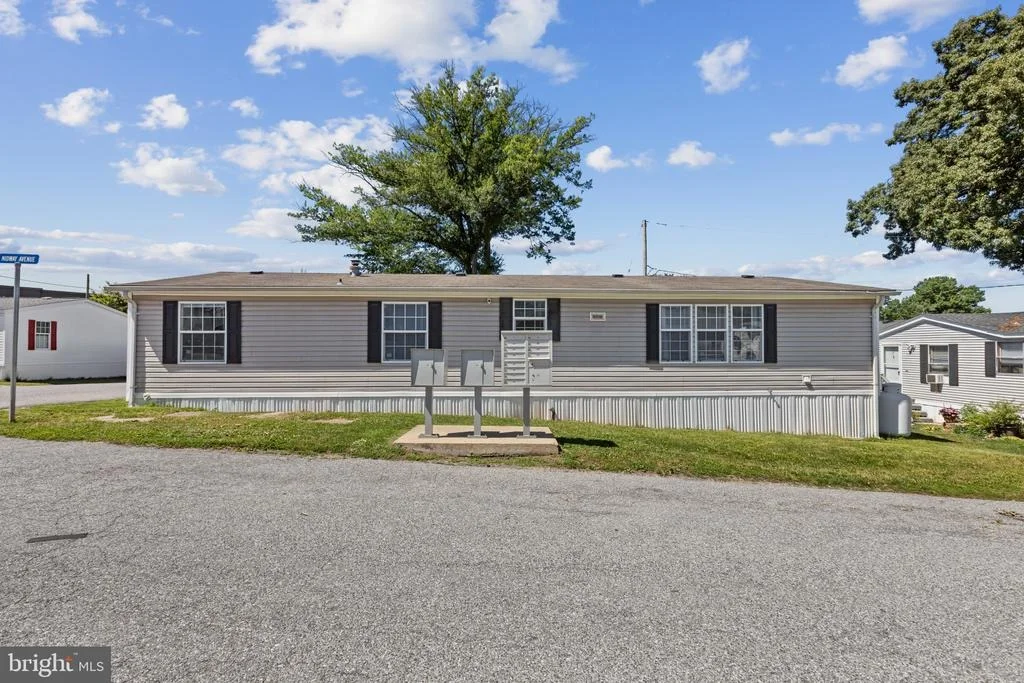 Photo of 43 MIDWAY AVENUE