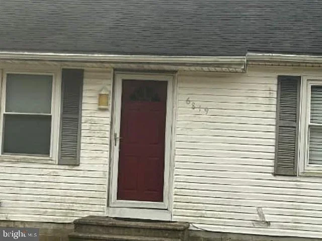 Photo of 6819 BOBTOWN ROAD