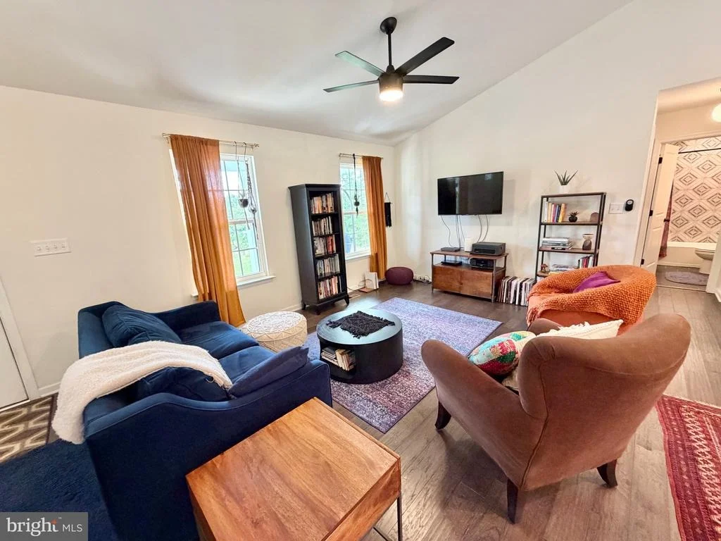 Photo of 9807 ROBERT E LEE DRIVE