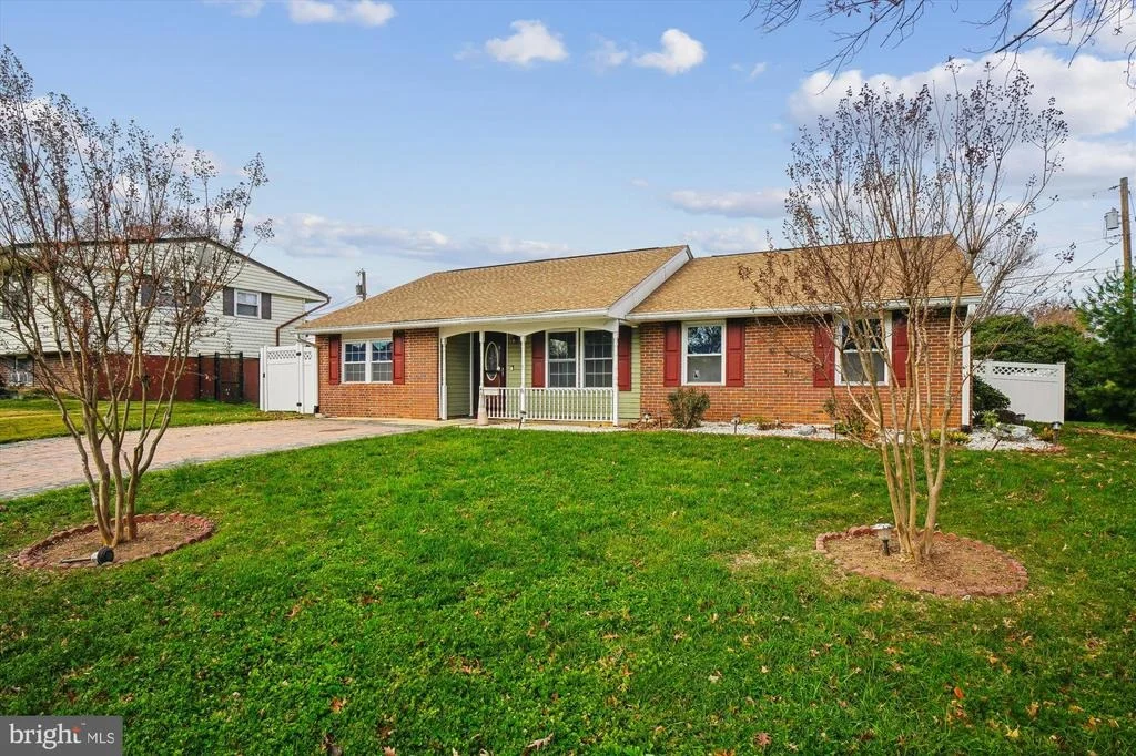 Photo of 417 WHITE OAK PLACE
