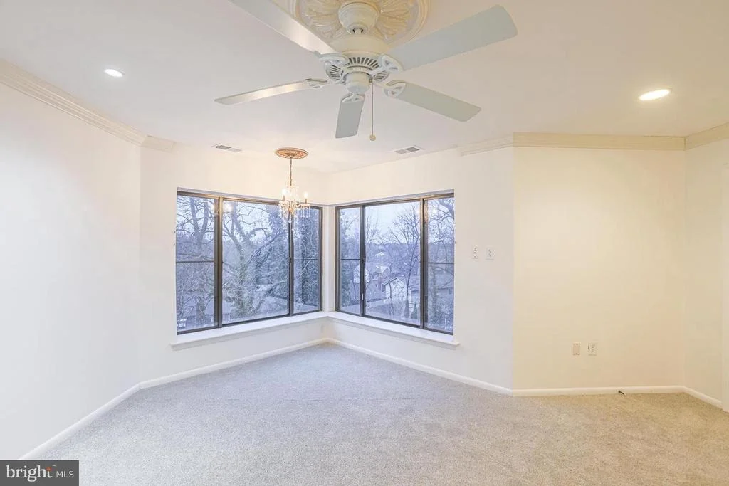 Photo of Unit 405D at 3041 FALLSTAFF ROAD