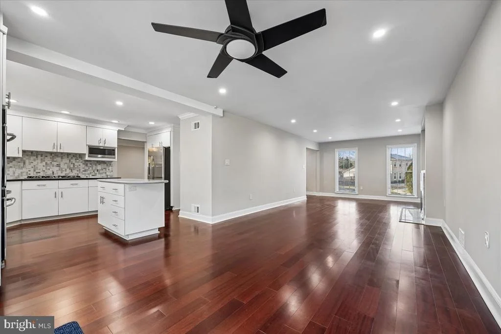 Photo of 6 CRESTVIEW COURT