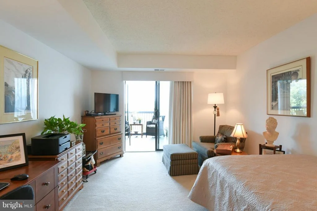 Photo of Unit 604 at 5904 MOUNT EAGLE DRIVE