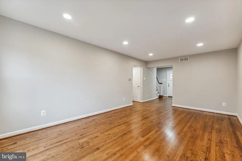 Photo of 3912 KING ARTHUR ROAD