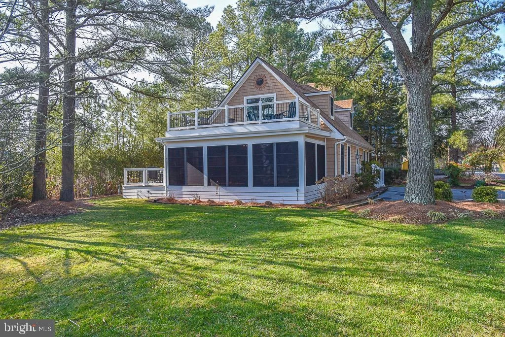 Photo of 956 LAKE VIEW DRIVE