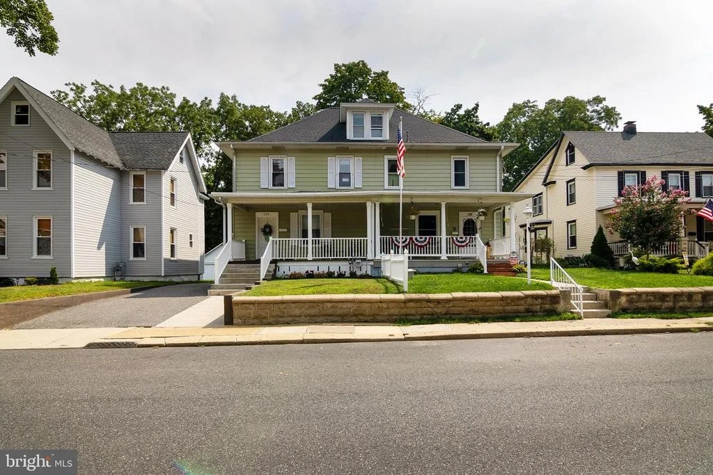 Photo of 131 OAKCREST AVENUE