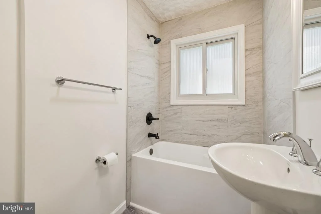 Photo of 816 MEADOW ROAD