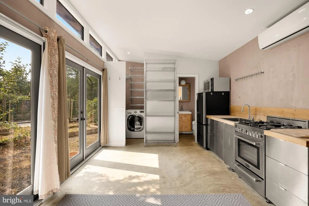 Photo of 21 EVARTS STREET NE