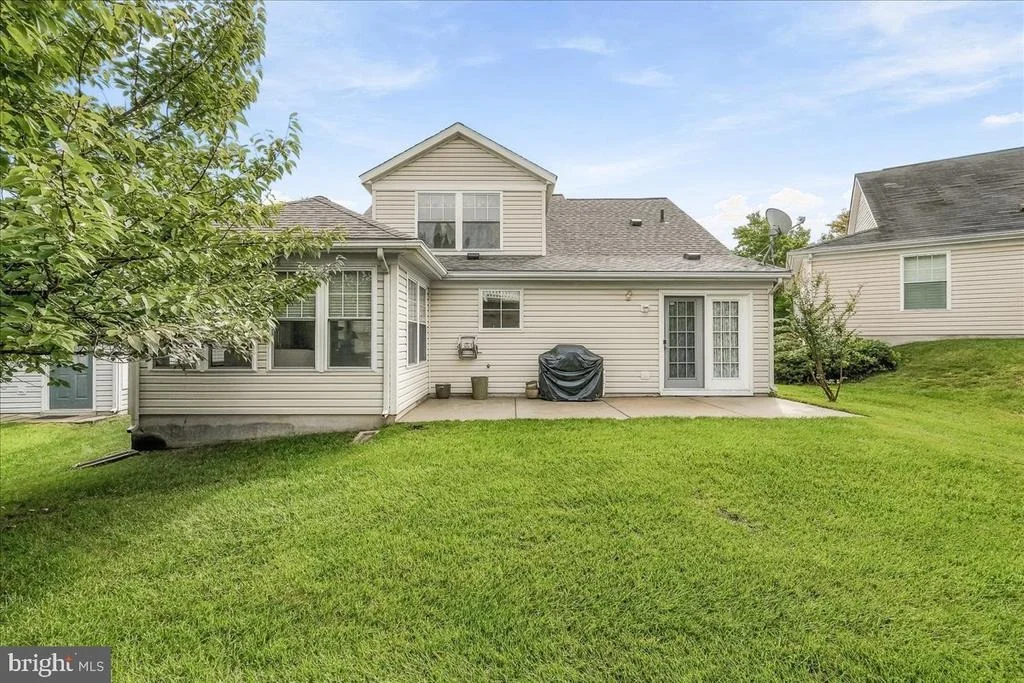Photo of 910 PARADE LANE