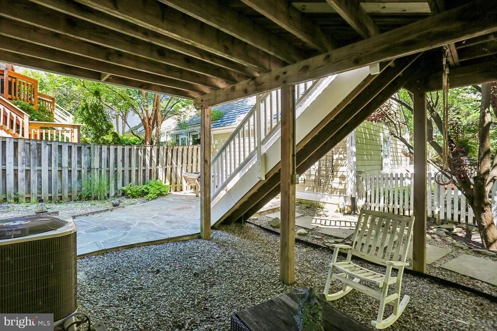 Photo of 465 TSCHIFFELY SQUARE ROAD