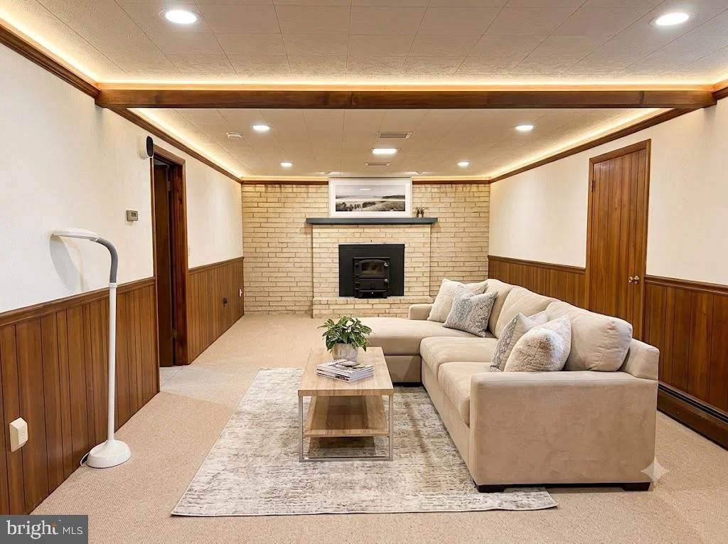 Photo of 5893 AMBAU ROAD