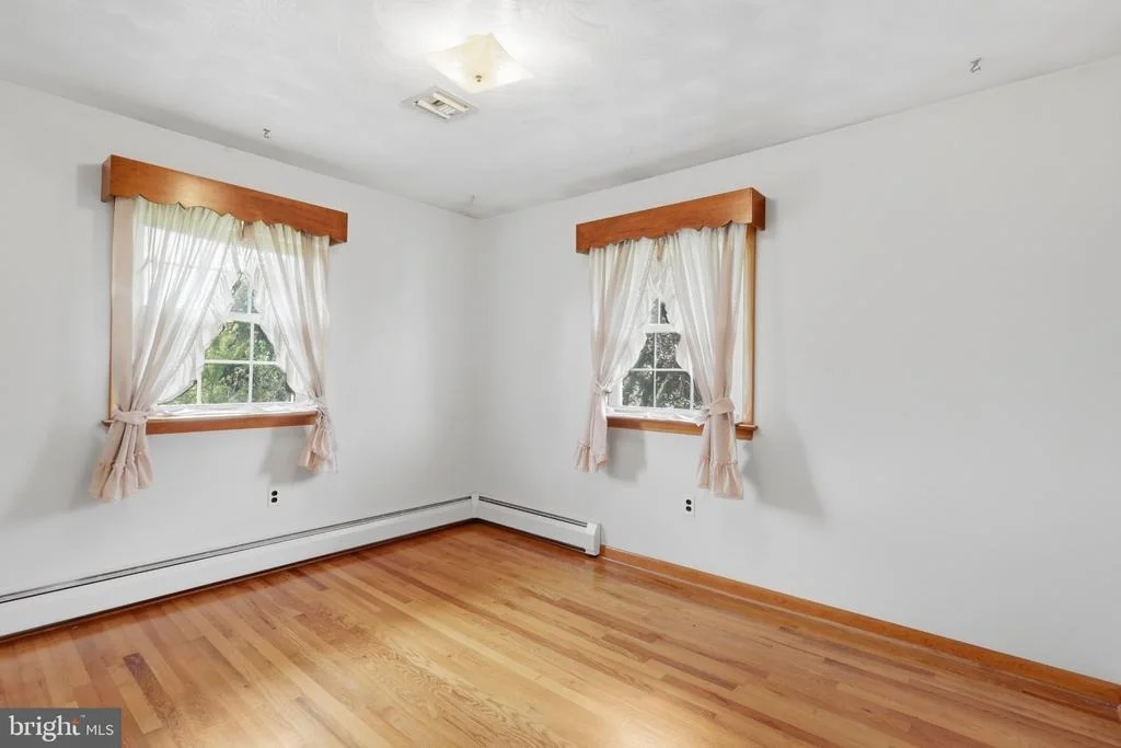 Photo of 5893 AMBAU ROAD