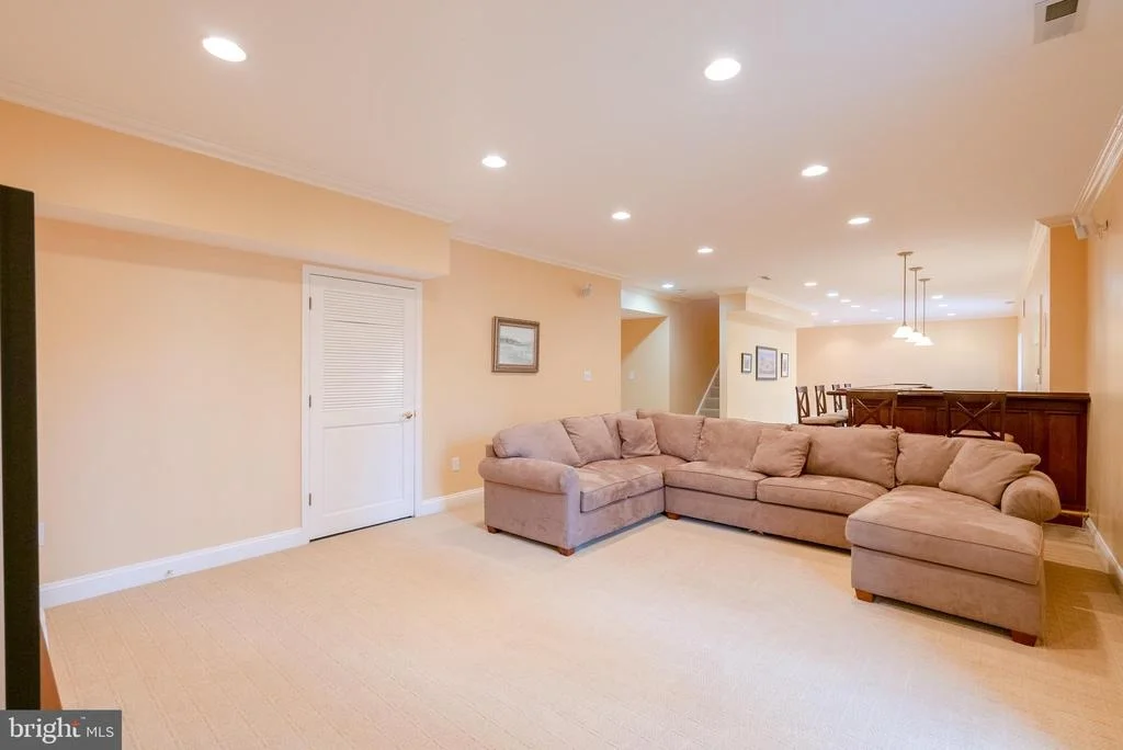 Photo of 10419 WHITE COURT