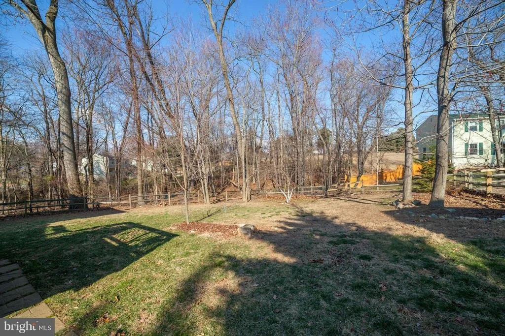 Photo of 8917 ROUNDLEAF WAY
