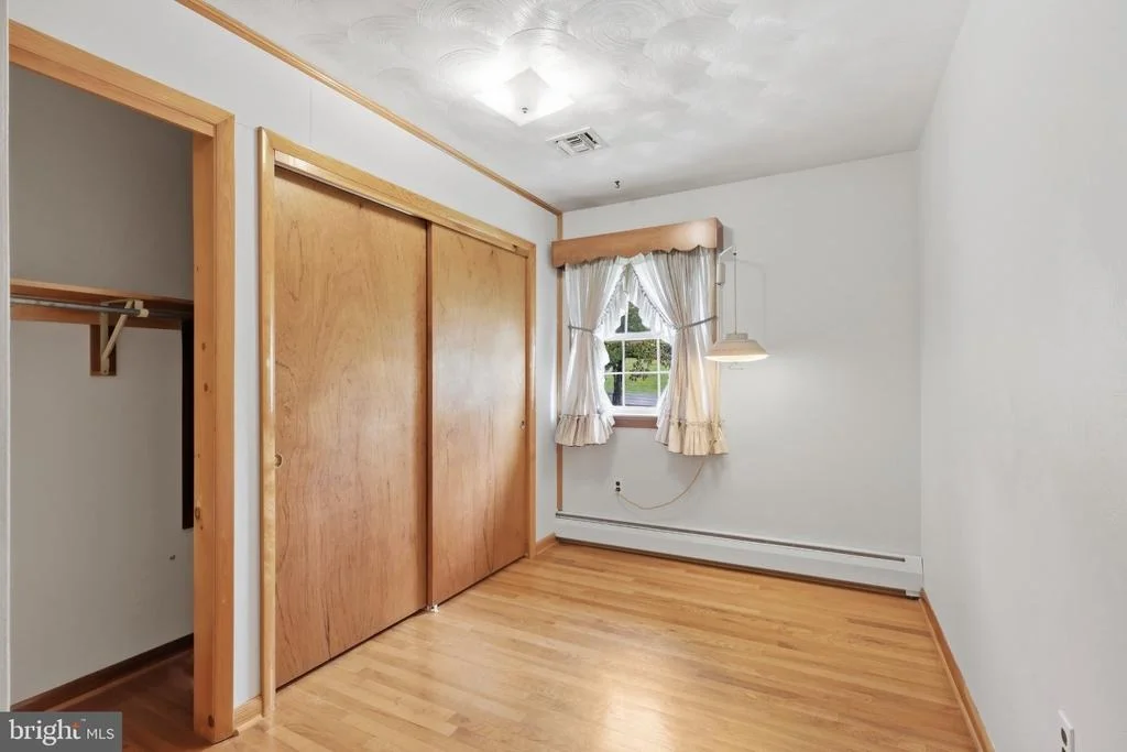 Photo of 5893 AMBAU ROAD
