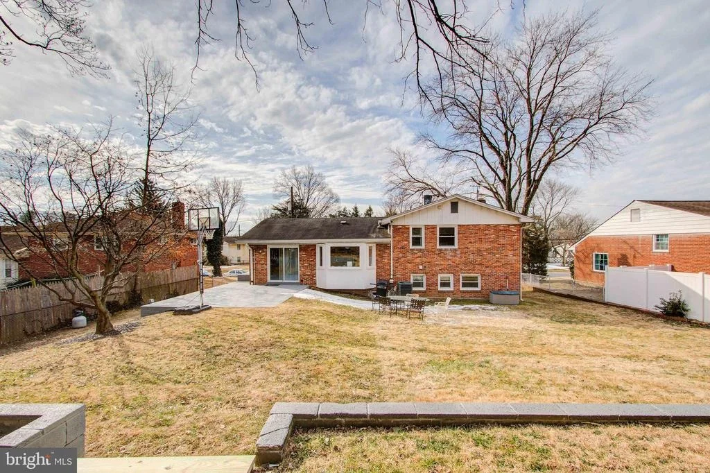 Photo of 606 BURNT MILLS AVENUE