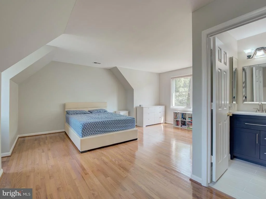 Photo of 11769 HOLLYVIEW DRIVE