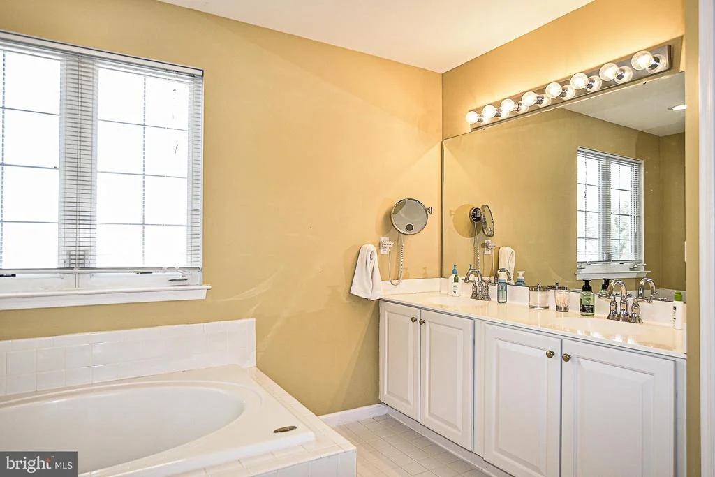 Photo of 26139 MURREY DRIVE