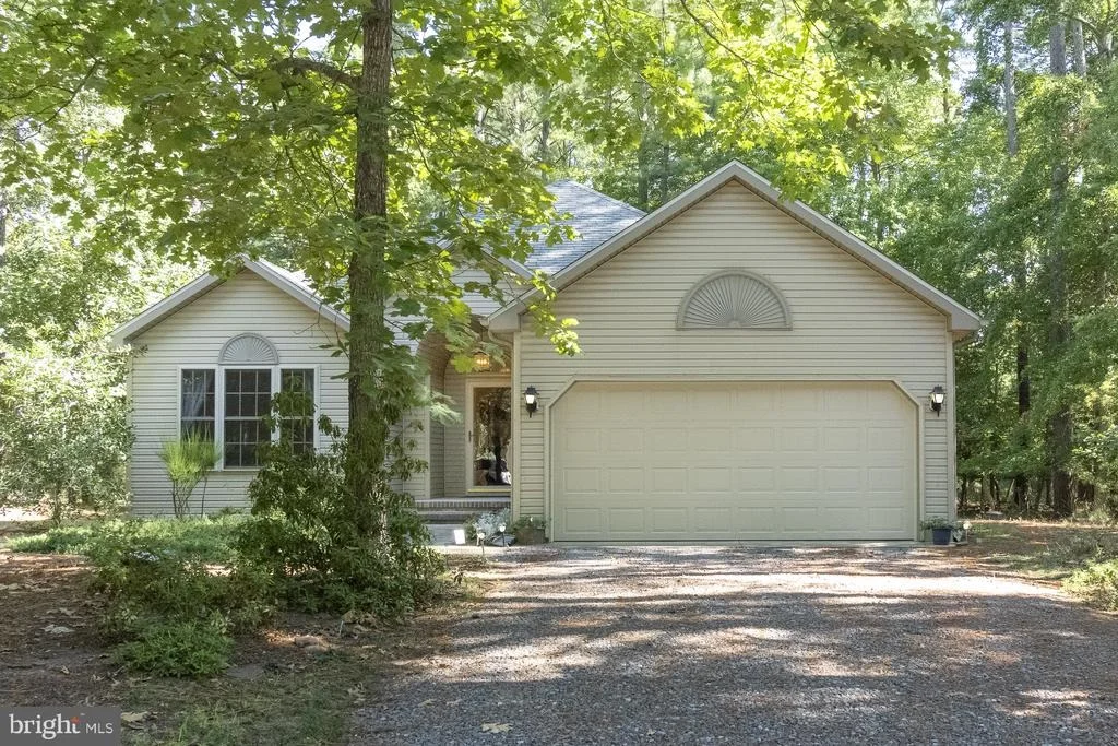 Photo of 23523 HOLLY CIRCLE
