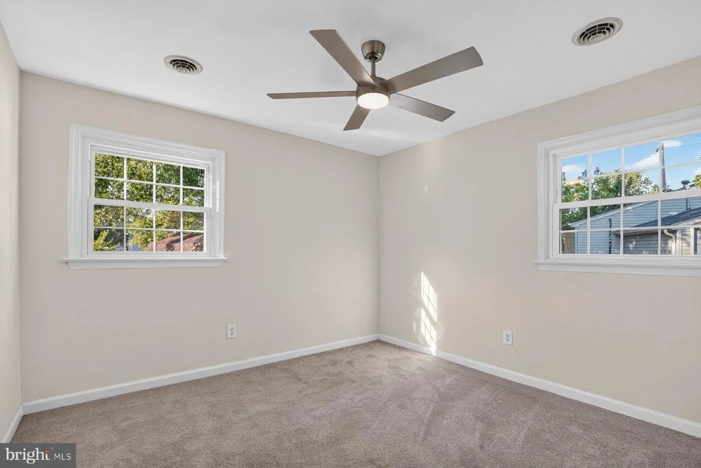 Photo of 6204 AUTH ROAD