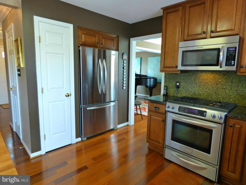 Photo of 6852 SNOWDEN COURT