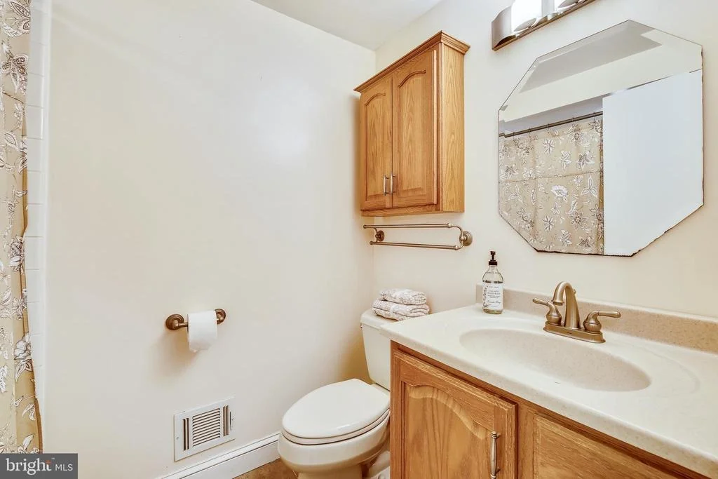 Photo of 2417 NEES LANE