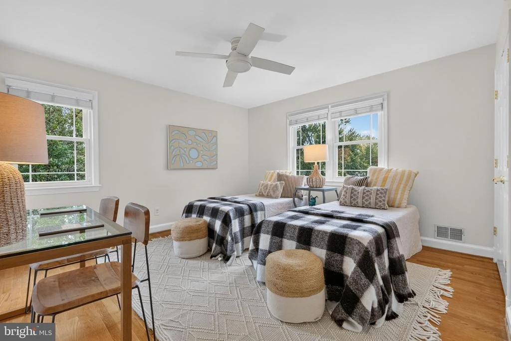 Photo of 415 CROWN VIEW DRIVE