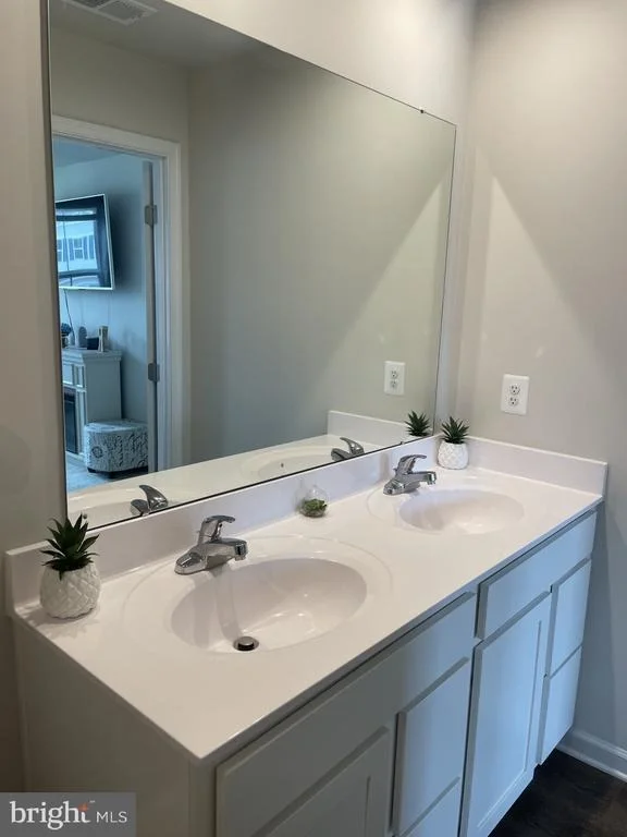 Photo of 840 WINGTIP WAY