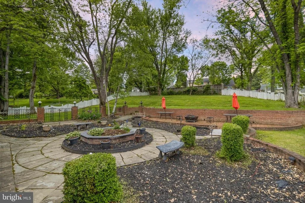 Photo of 2609 VILLAGE LANE