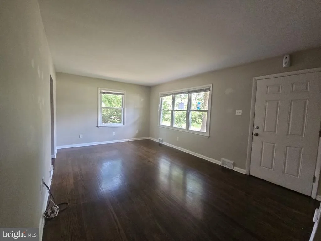 Photo of 109 W DAWSON DRIVE