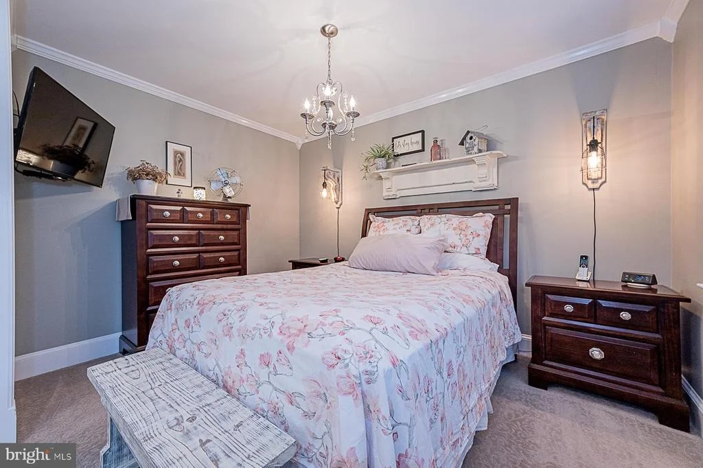 Photo of 8013 TELEGRAPH ROAD