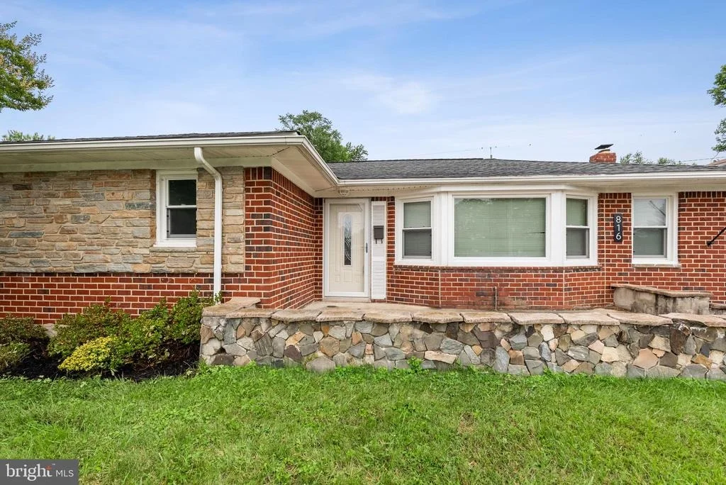 Photo of 816 PROVIDENCE ROAD