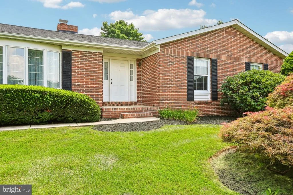 Photo of 2215 CHEROKEE DRIVE