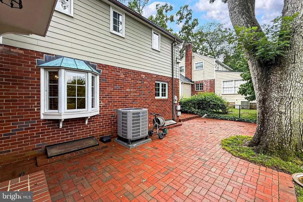 Photo of 809 ENDERBY DRIVE