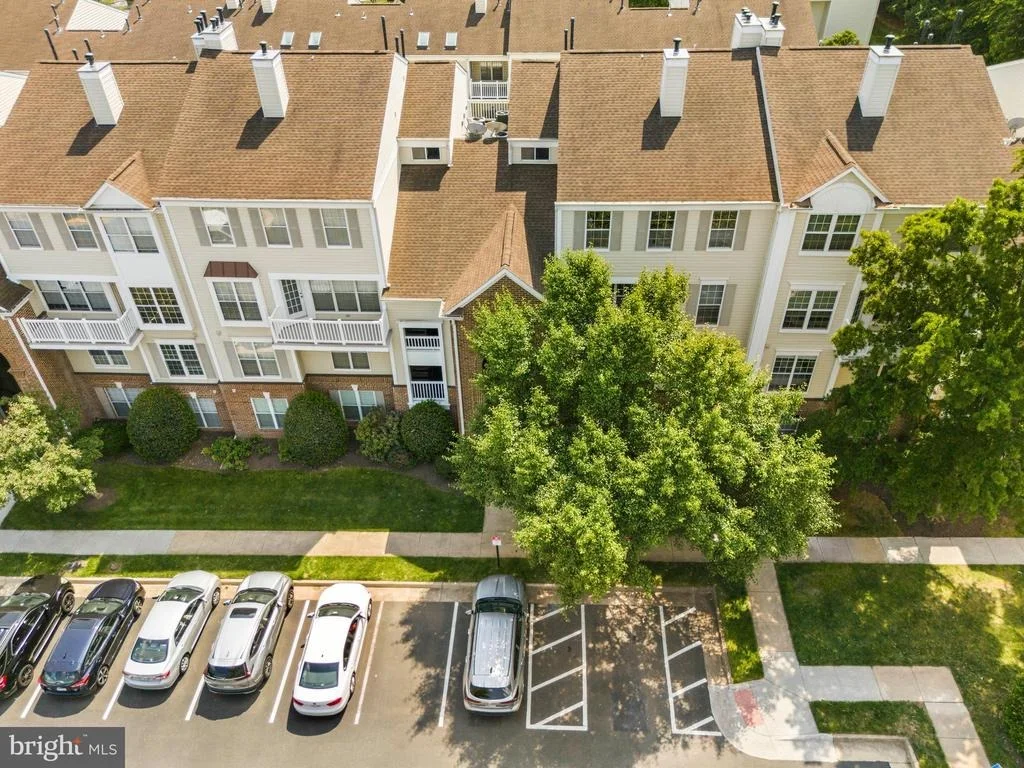 Photo of Unit 301 at 21843 BALDWIN SQUARE