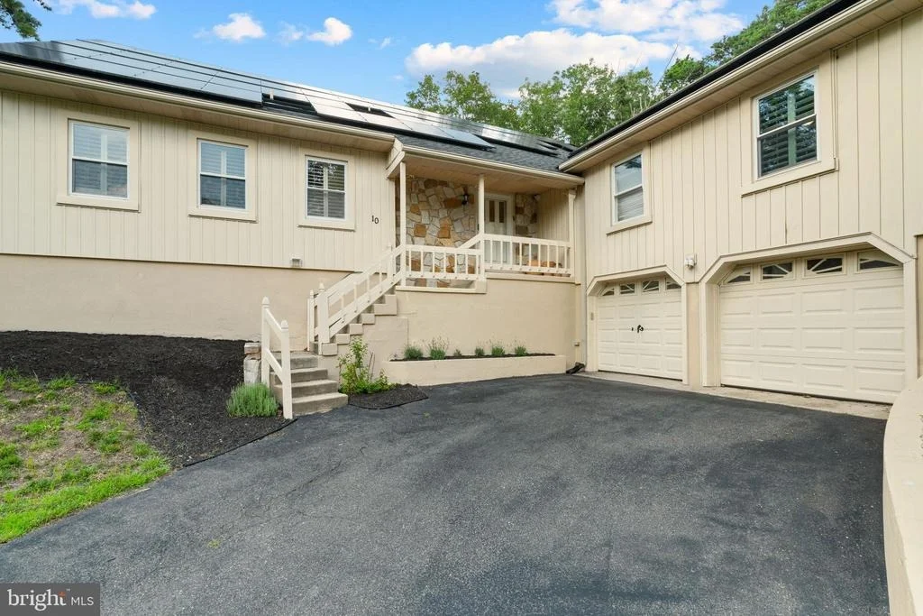 Photo of 10 SILVER HILL LANE