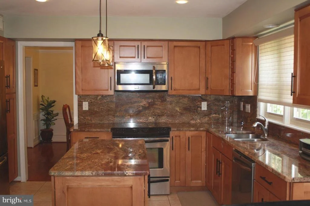 Photo of 8606 COMPASS COURT