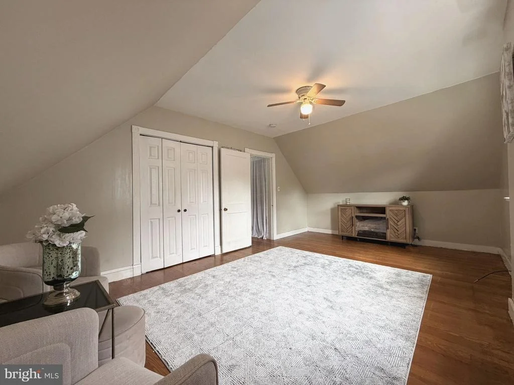 Photo of 6011 EASTERN PARKWAY