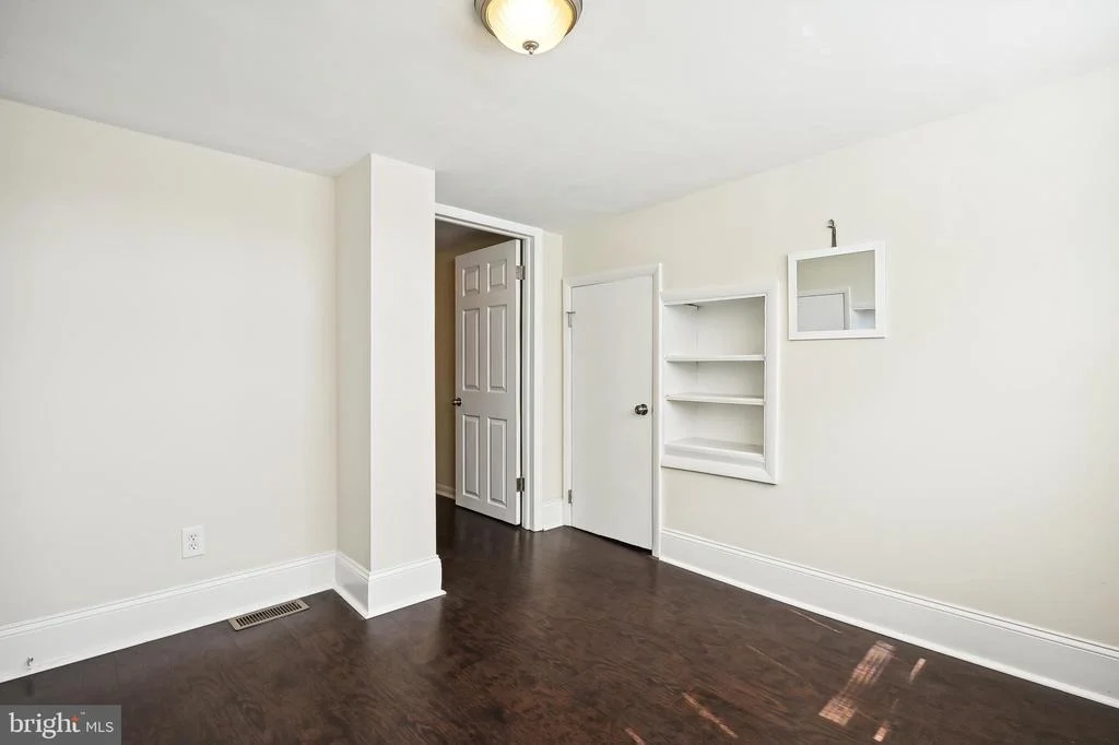 Photo of 607 ALDERSHOT ROAD