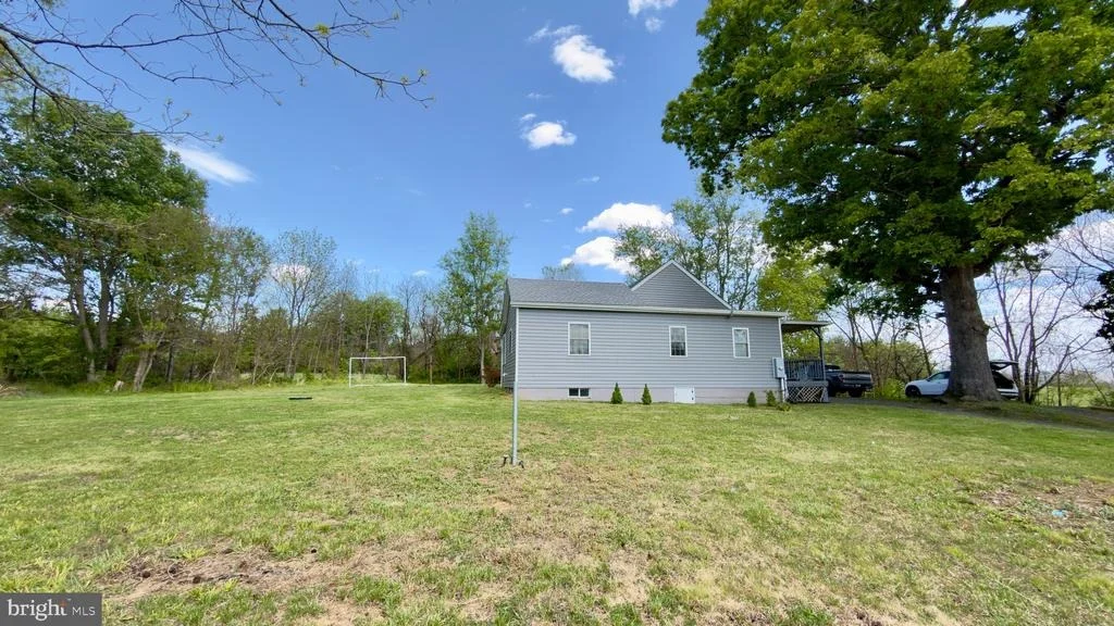 Photo of 1752 SUMMIT POINT ROAD
