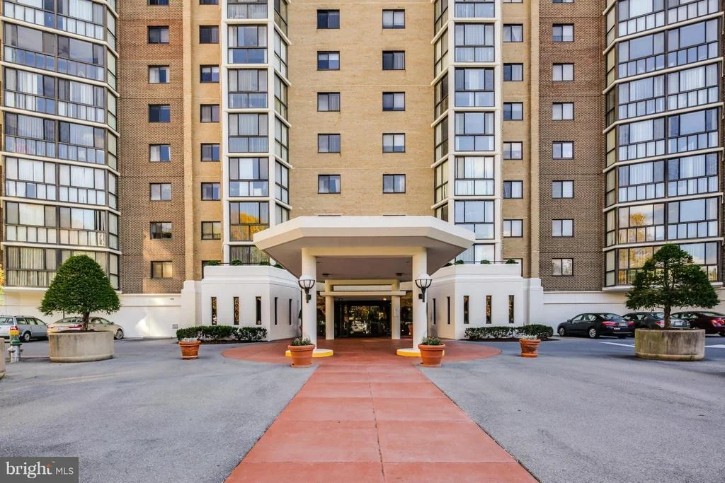 Photo of Unit 4810 at 15100 INTERLACHEN DRIVE