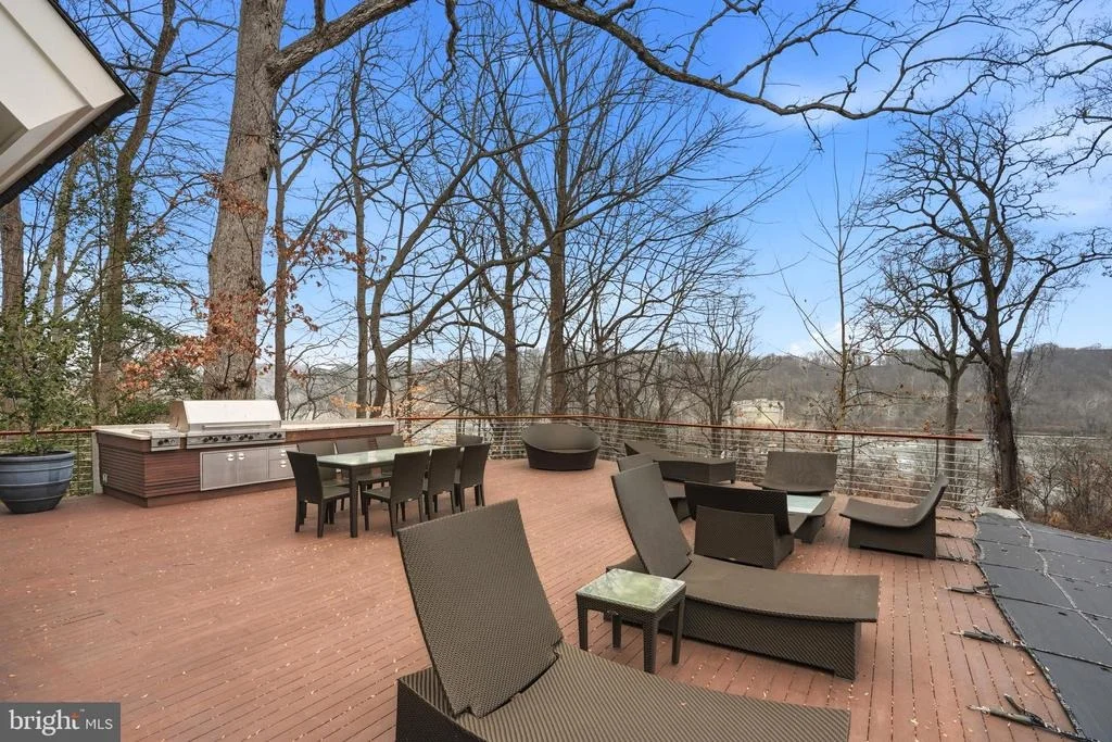 Photo of 1100 CREST LANE