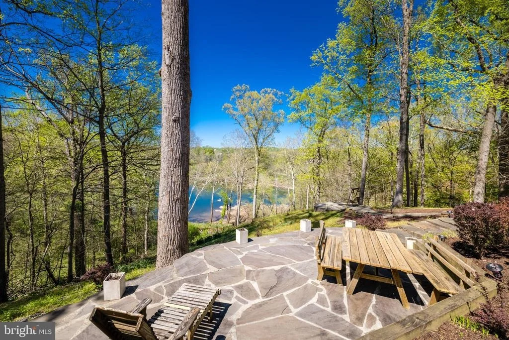 Photo of 658 LIVE OAK DRIVE