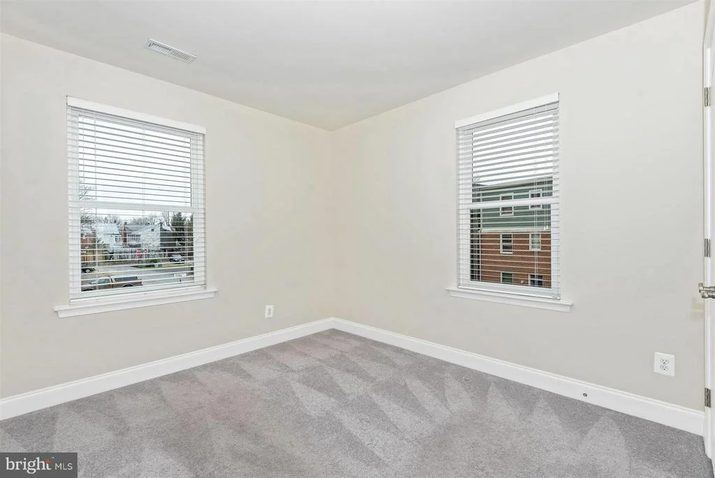 Photo of 40 6TH STREET W