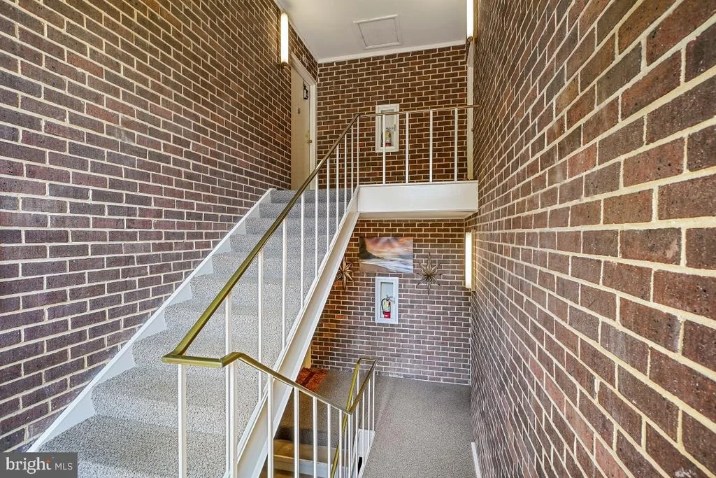 Photo of Unit 682A at 3320 GLENEAGLES DRIVE