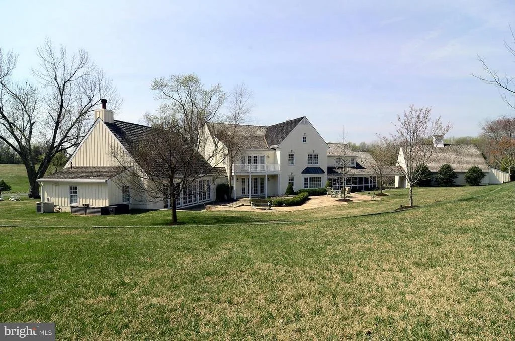 Photo of 330 SPRINGBROOK DRIVE